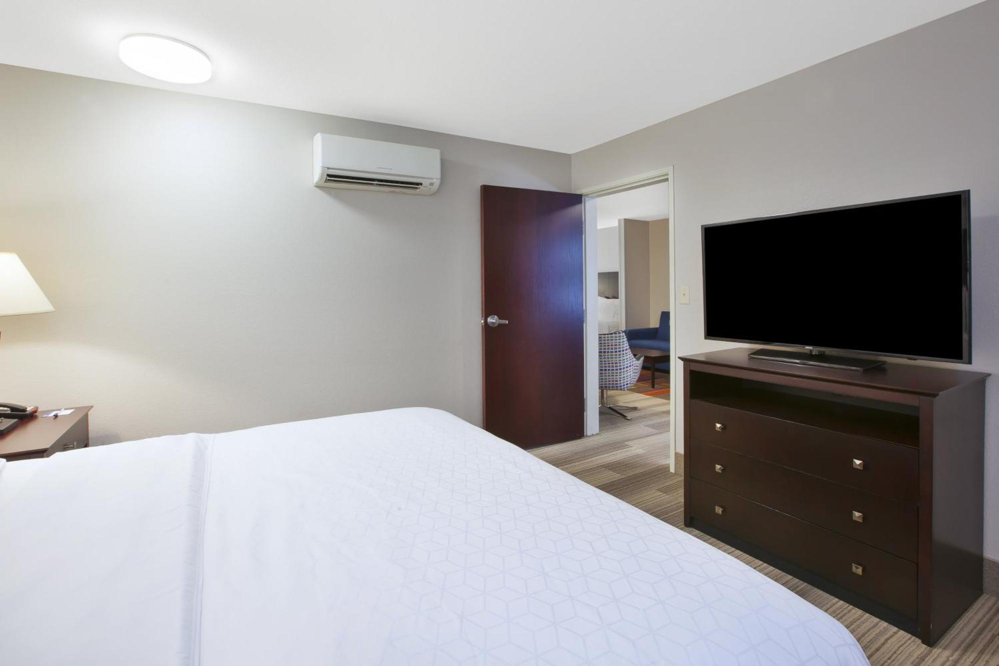 Express By Ihg Hotel 2*